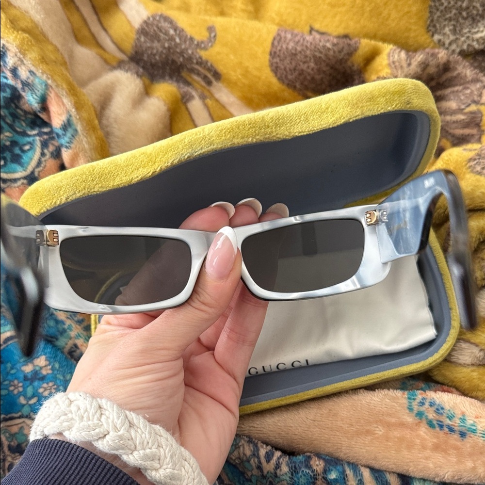 Gucci Rectangular Black Sunglasses - image 3